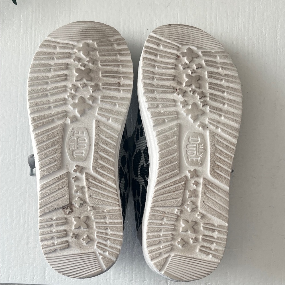 Hey Dude Women’s Wendy Leopard Sparkle Shoes - Picture 7 of 9
